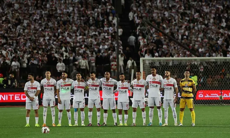 لاعبو الزمالك أمام الجماهير البيضاء